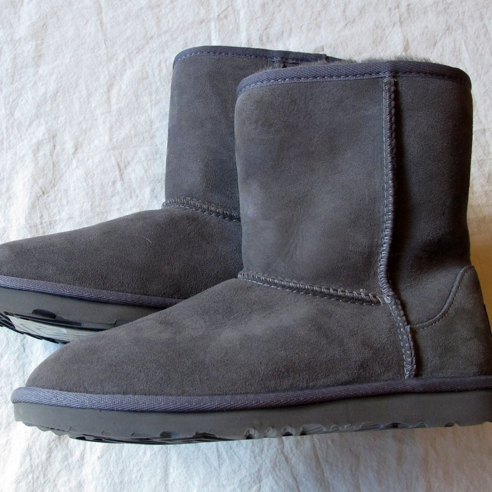 New Ugg Classic II low boot grey